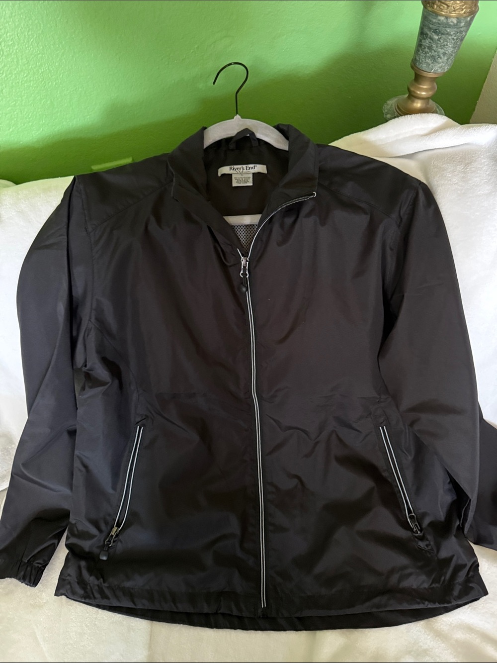 Women’s Black Full-Zip Lightweight Jacket